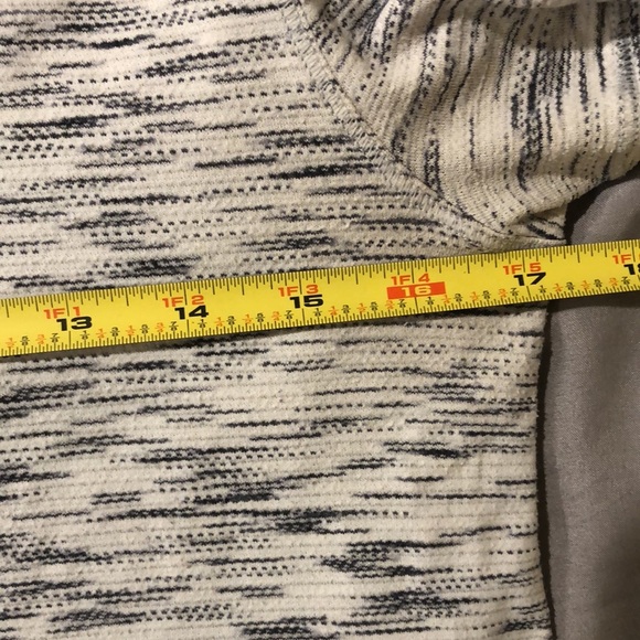 Lululemon Long Distance Short Sleeve Tee in Space Dye Gray & White Size Small - Picture 4 of 4